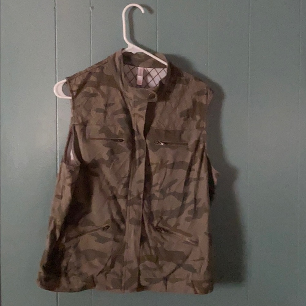 Cute camo vest, cotton material